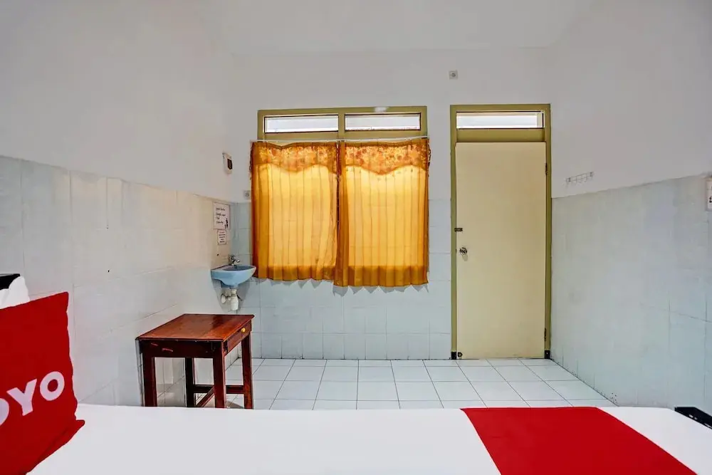 Памекасан: OYO 92124 Raya Permai Homestay Syariah