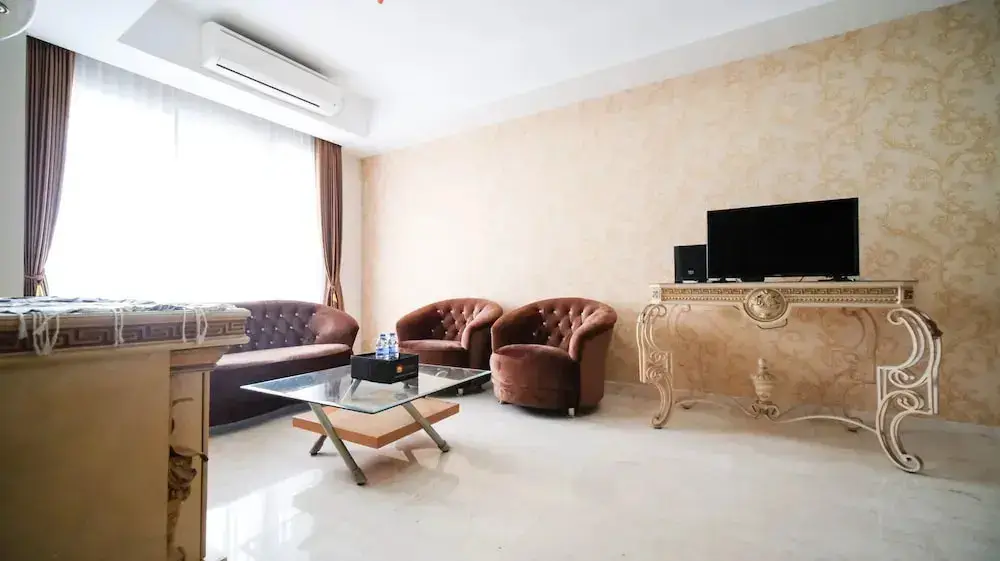 Сурабая: Nice 3Br Connected To Mall At Grand Sungkono Lagoon Apartment