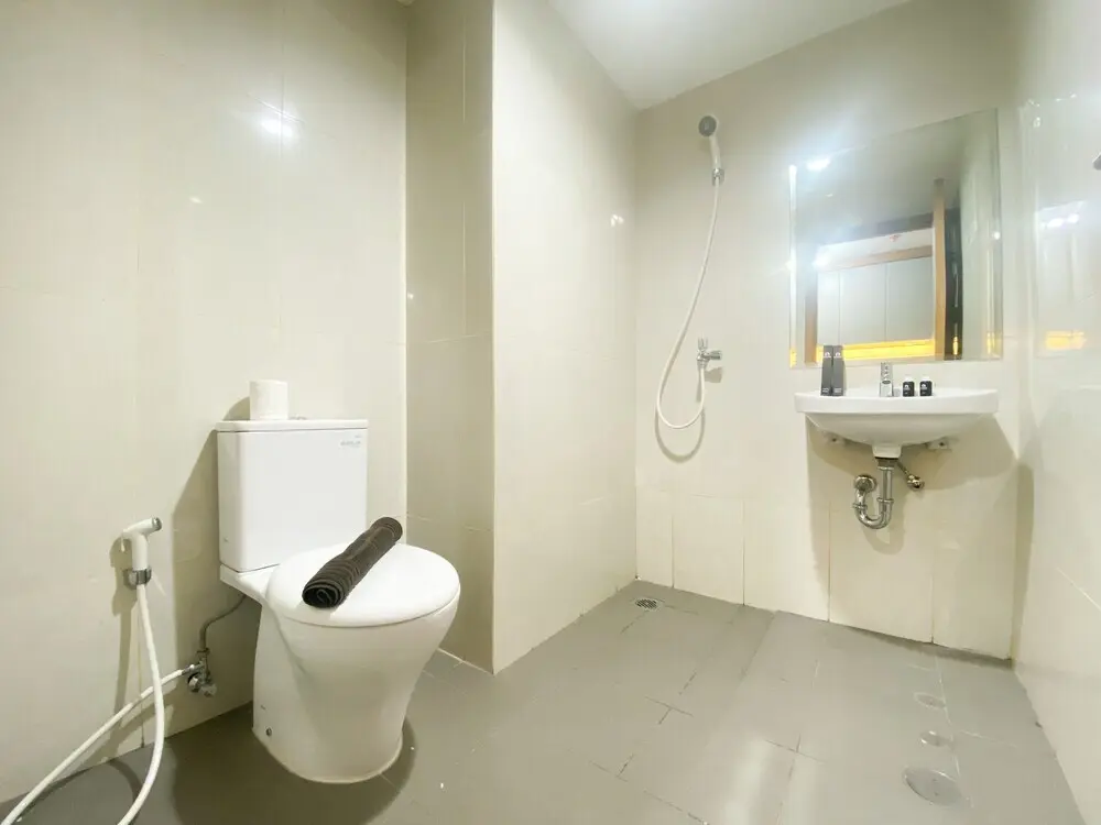 Бекаси: Simply Studio Room Gateway Park Lrt City Bekasi Apartment