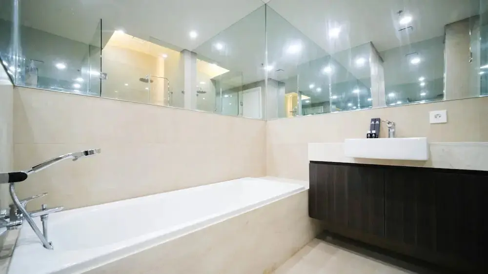 Сурабая: Private Access And Luxurious 2Br Apartment At The Galaxy Residences
