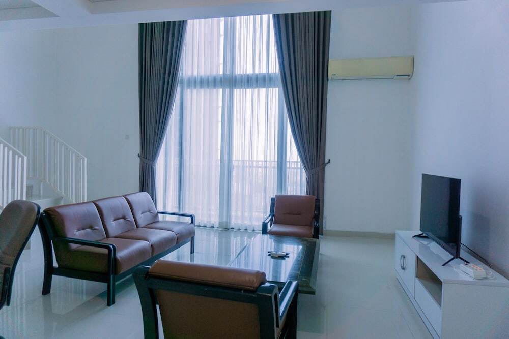 Джакарта: Modern Look And Spacious 1Br At Neo Soho Apartment