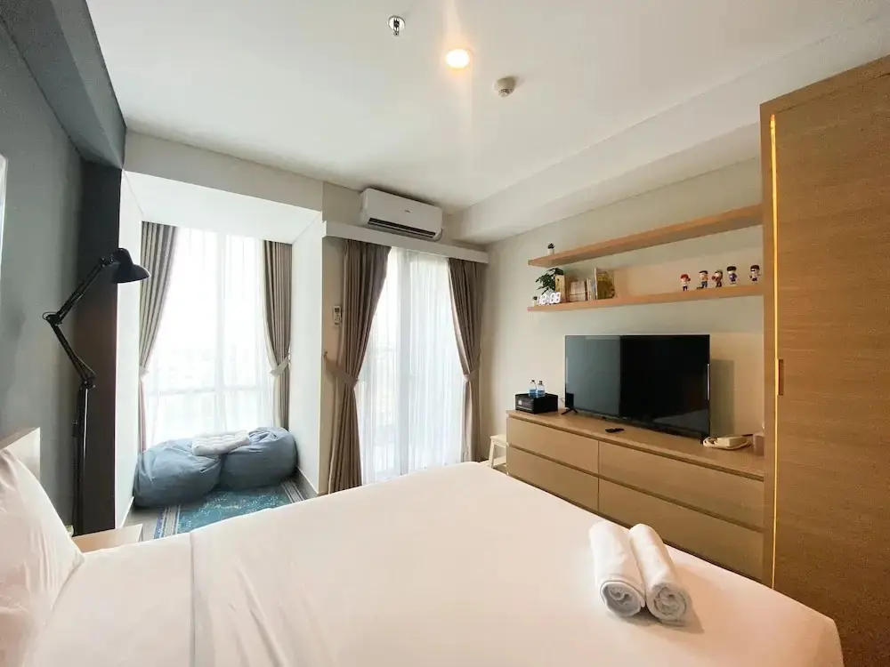 Бекаси: Simply Look And Warm Studio Room Tamansari Iswara Apartment