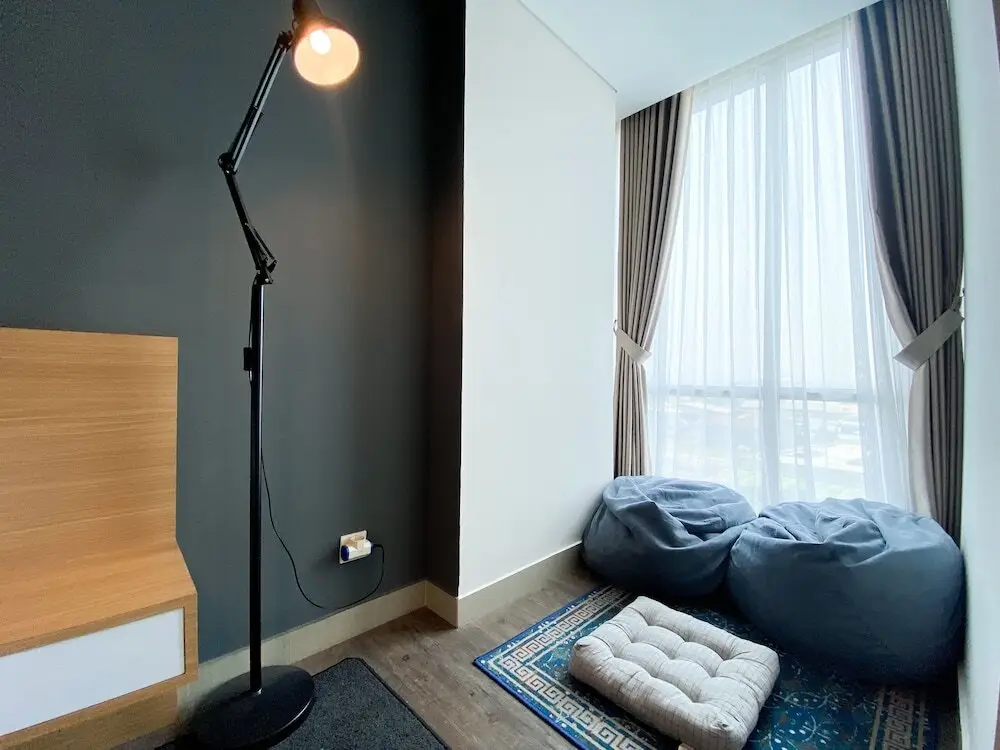 Бекаси: Simply Look And Warm Studio Room Tamansari Iswara Apartment