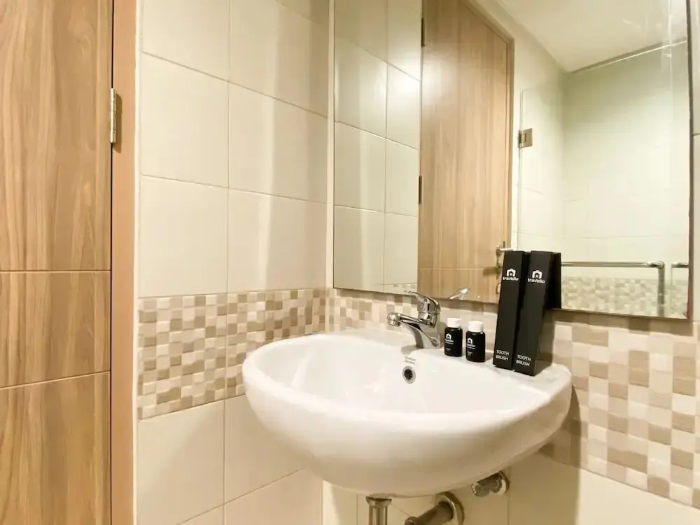 Бекаси: Simply Look And Warm Studio Room Tamansari Iswara Apartment