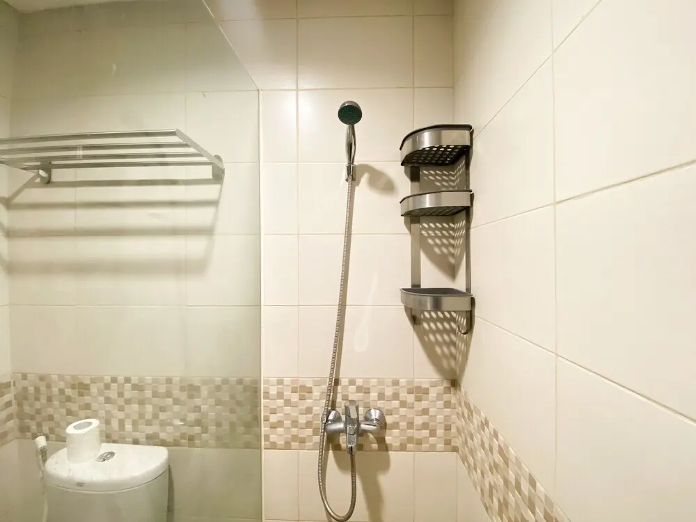 Бекаси: Simply Look And Warm Studio Room Tamansari Iswara Apartment