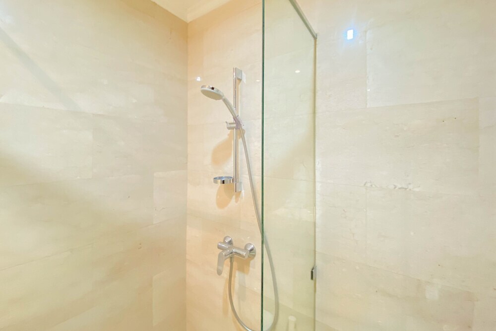 Джакарта: Spacious And Comfort Living 2Br At Menteng Park Apartment