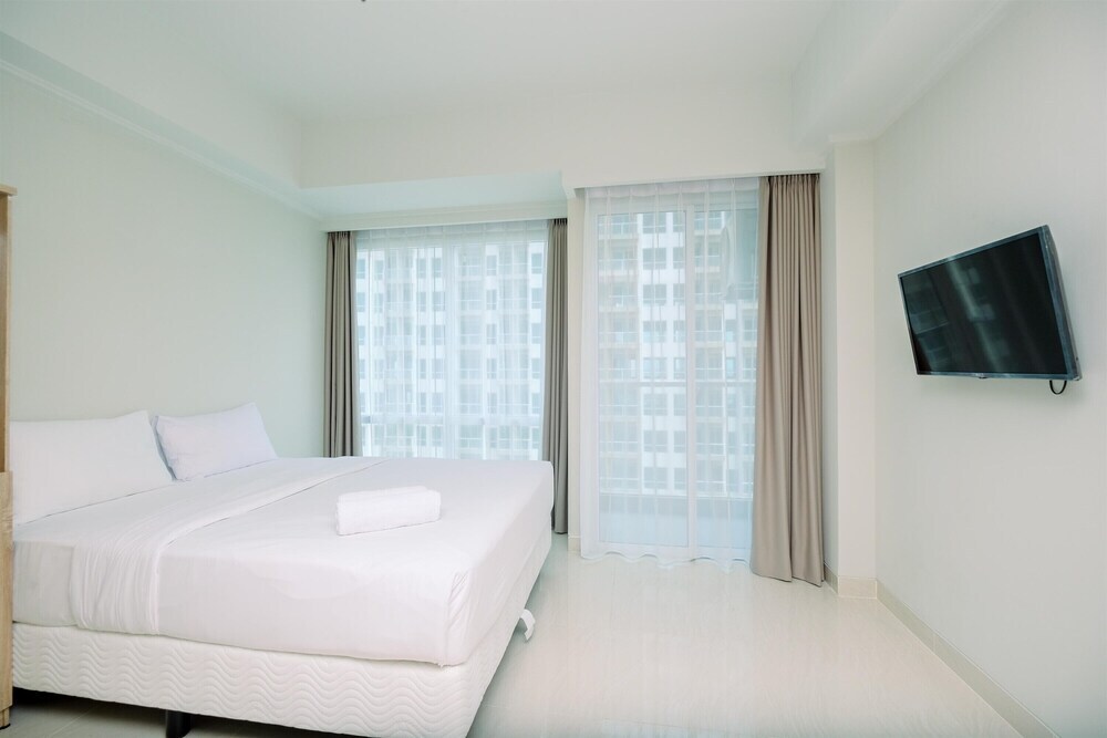 Джакарта: Simply And Comfort Stay Studio Room Green Sedayu Apartment