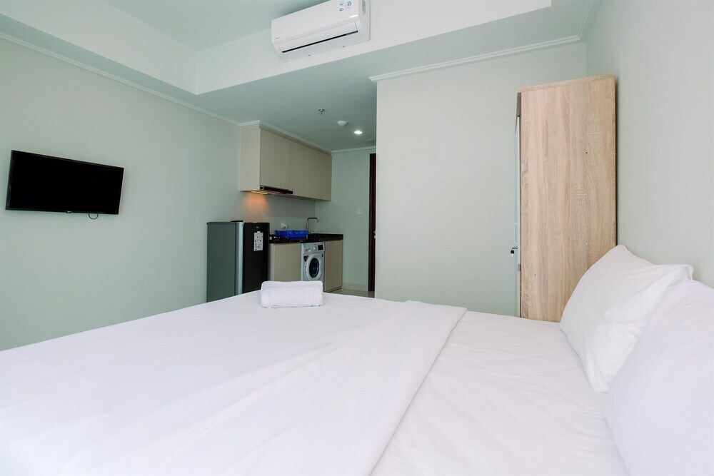 Джакарта: Simply And Comfort Stay Studio Room Green Sedayu Apartment