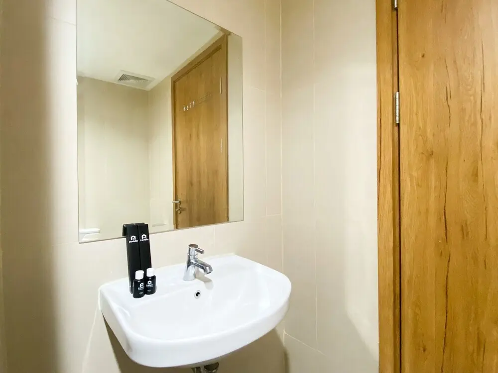 Бекаси: Comfort 1Br At Gateway Park Lrt City Bekasi Apartment
