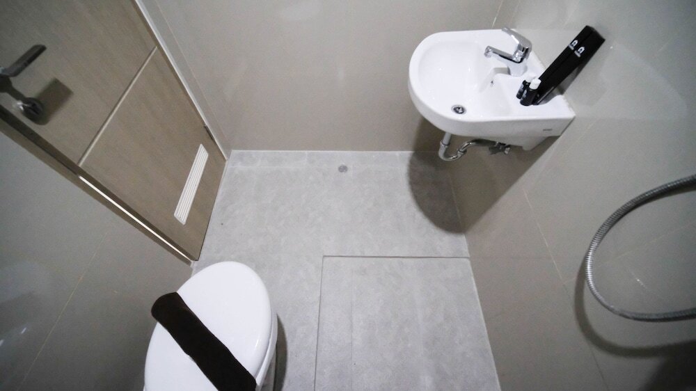 Сурабая: Best Choice And Comfy Studio At Grand Dharmahusada Lagoon Apartment