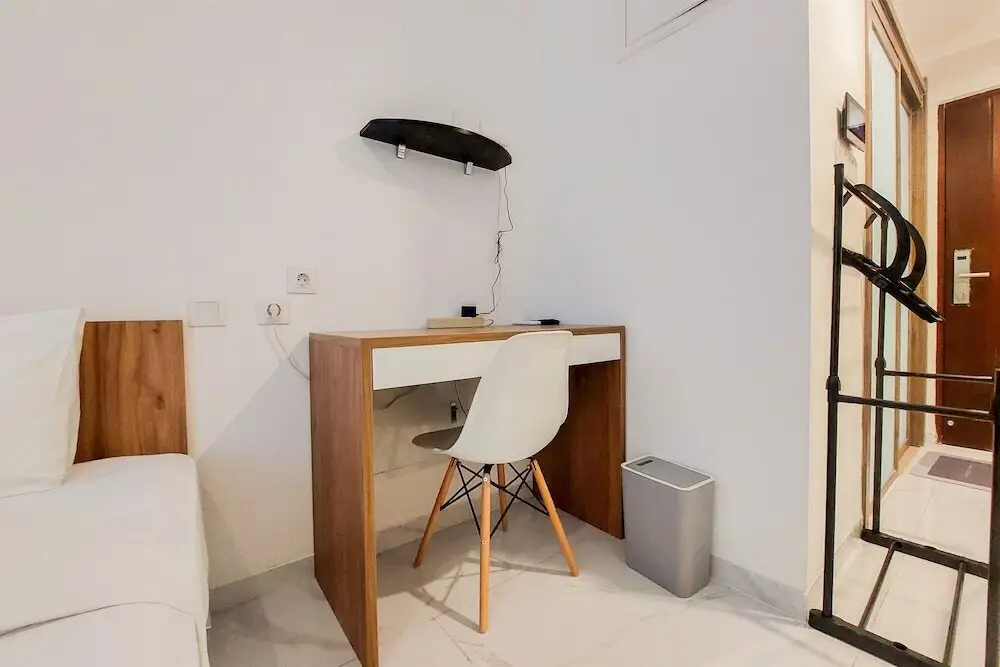Legok: Simply Look And Restful Studio Sky House Bsd Apartment