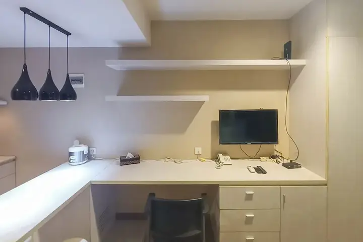 Депок: Elegant And Cozy Studio Student Park Apartment