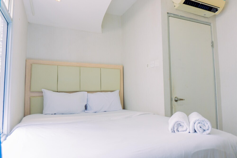 Джакарта: Cozy Stay And Tidy 1Br Green Bay Pluit Apartment