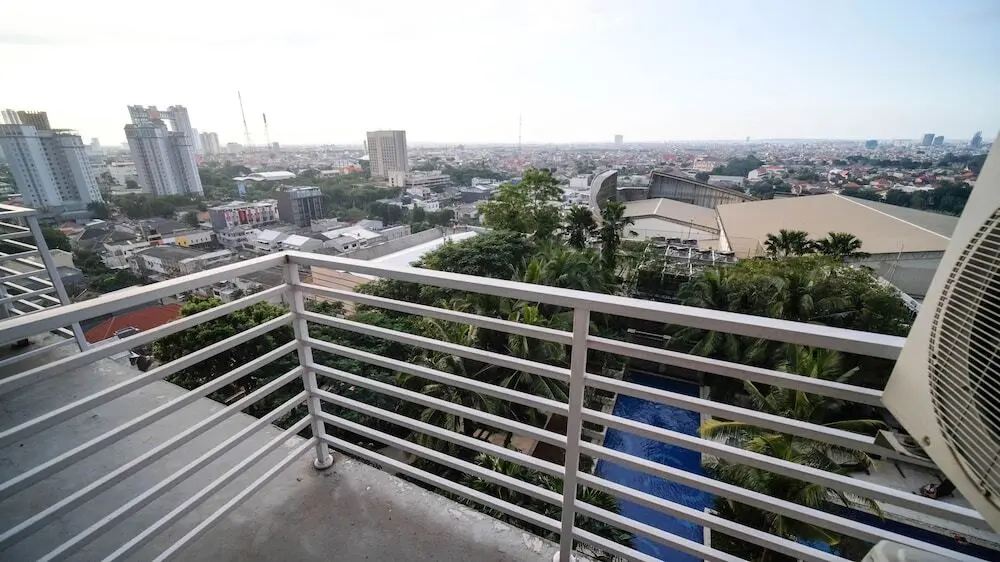 Сурабая: Stunning And Cozy 1Br At The Via And The Vue Apartment