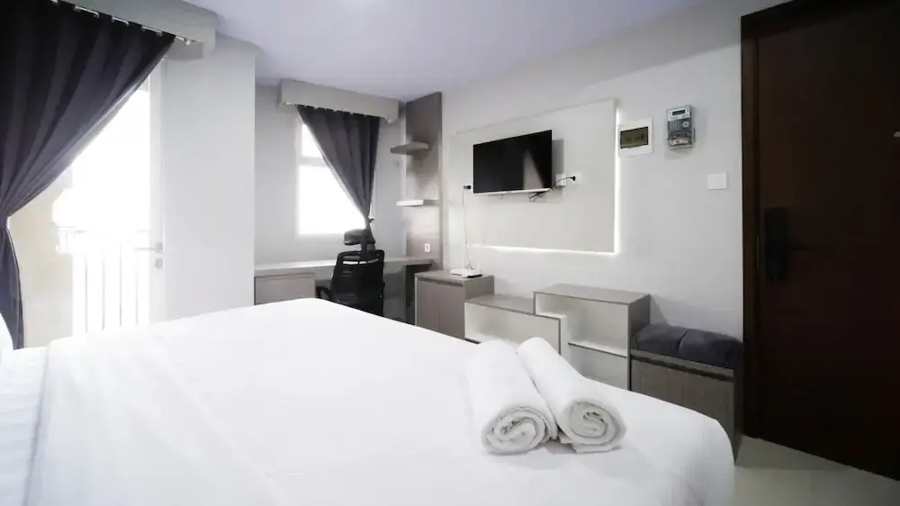 Сурабая: Nice And Comfy Studio At Grand Dharmahusada Lagoon Apartment
