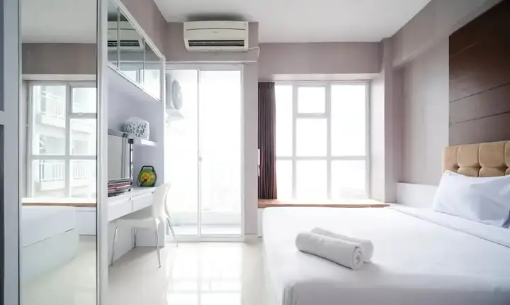 Сурабая: Homey And Cozy Living At Studio Taman Melati Surabaya Apartment