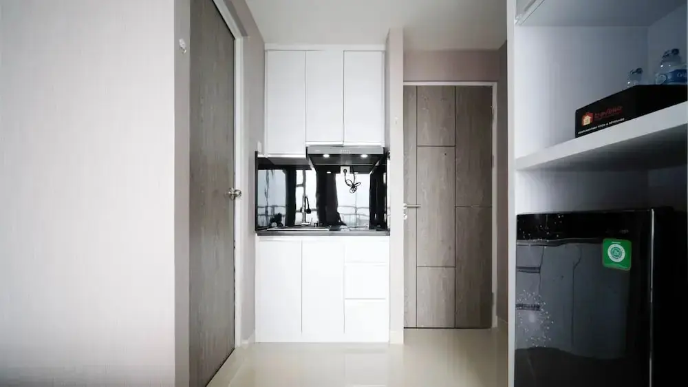 Сурабая: Homey And Cozy Living At Studio Taman Melati Surabaya Apartment