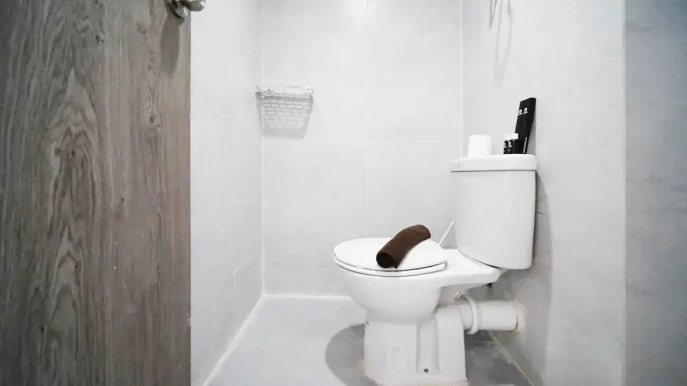Сурабая: Homey And Cozy Living At Studio Taman Melati Surabaya Apartment
