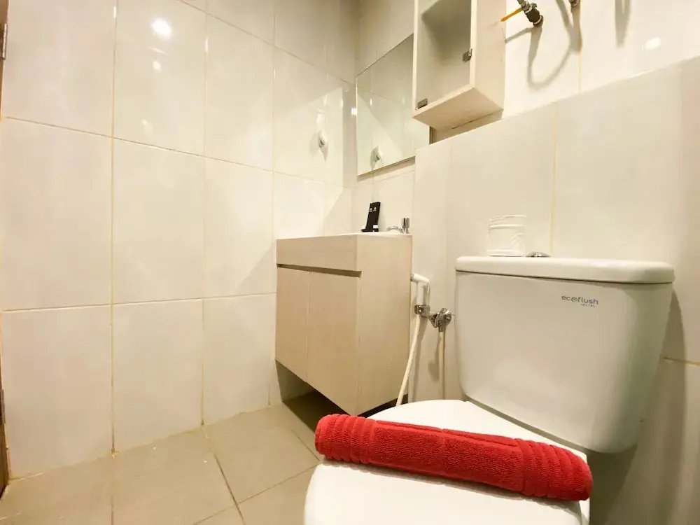Бекаси: Homey And Simply Look 1Br Apartment At Grand Kamala Lagoon