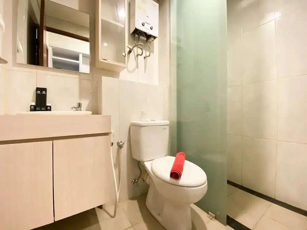 Бекаси: Homey And Simply Look 1Br Apartment At Grand Kamala Lagoon