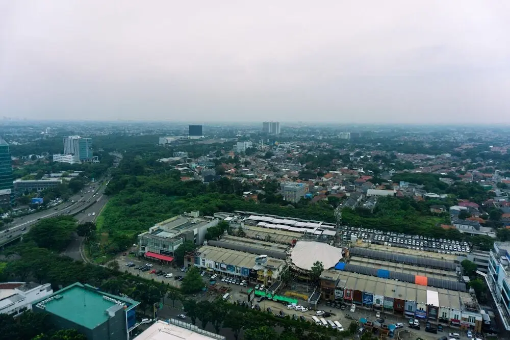 Южный Тангеранг: Modern Look And Comfortable Studio Transpark Bintaro Apartment