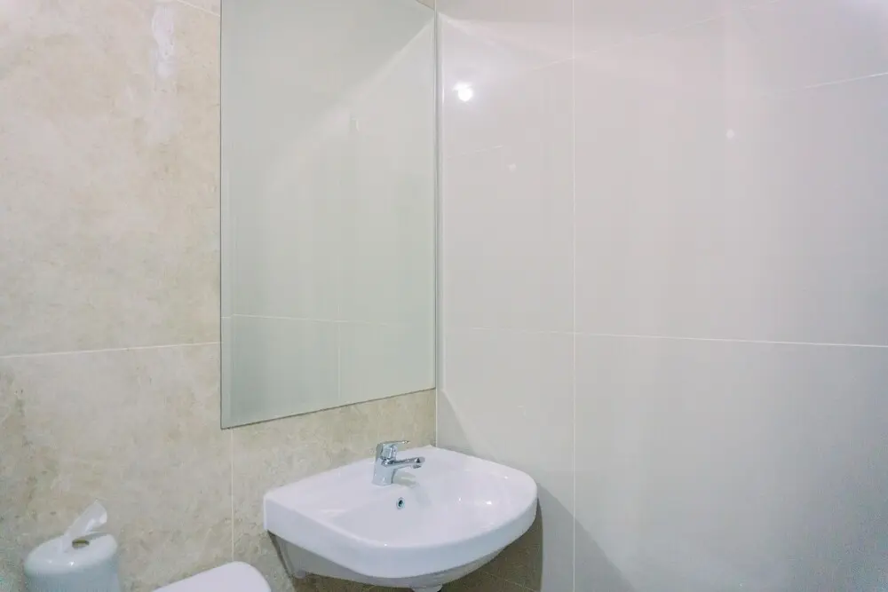 Южный Тангеранг: Modern Look And Comfortable Studio Transpark Bintaro Apartment