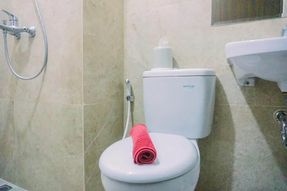 Южный Тангеранг: Modern Look And Comfortable Studio Transpark Bintaro Apartment