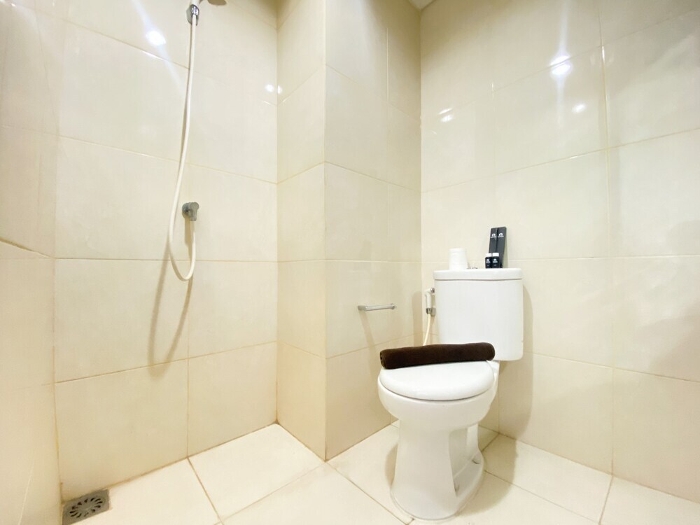 Чикаранг: Comfort And Homey Studio Room (No Kitchen) Elvis Tower Apartment