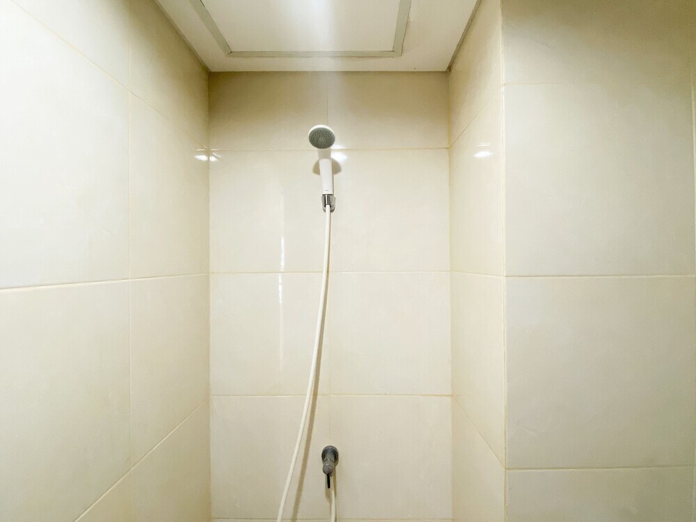 Чикаранг: Comfort And Homey Studio Room (No Kitchen) Elvis Tower Apartment