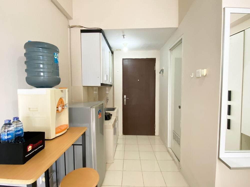 Джакарта: Warm And Restful Studio Room Sunter Park View Apartment