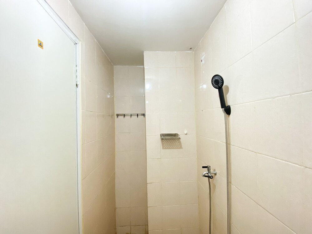 Джакарта: Warm And Restful Studio Room Sunter Park View Apartment