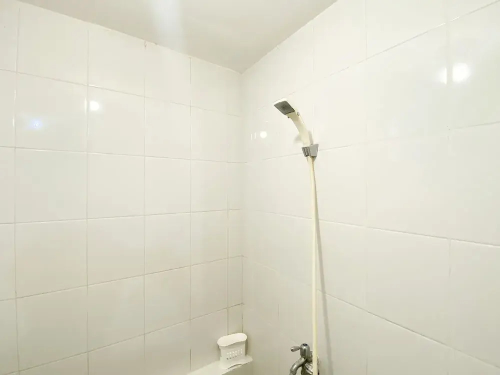 Джакарта: Modern Look And Restful 2Br Bassura City Apartment Near Mall