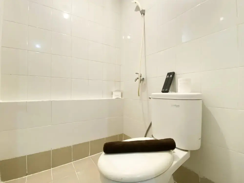 Джакарта: Modern Look And Restful 2Br Bassura City Apartment Near Mall