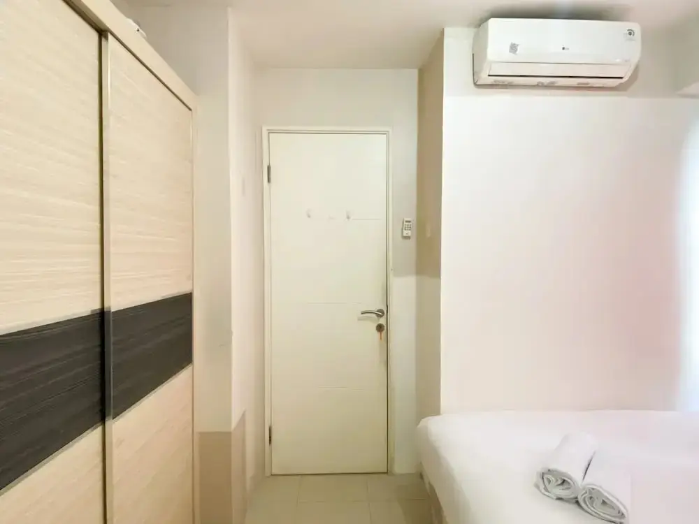Джакарта: Modern Look And Restful 2Br Bassura City Apartment Near Mall