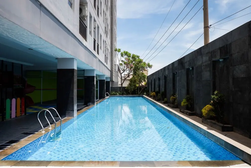 Сурабая: Homey And Tidy 2Br At Puri Mas Apartment