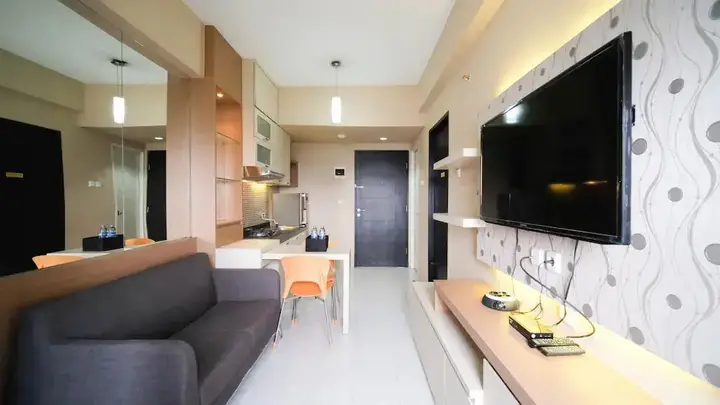 Сурабая: Homey And Tidy 2Br At Puri Mas Apartment