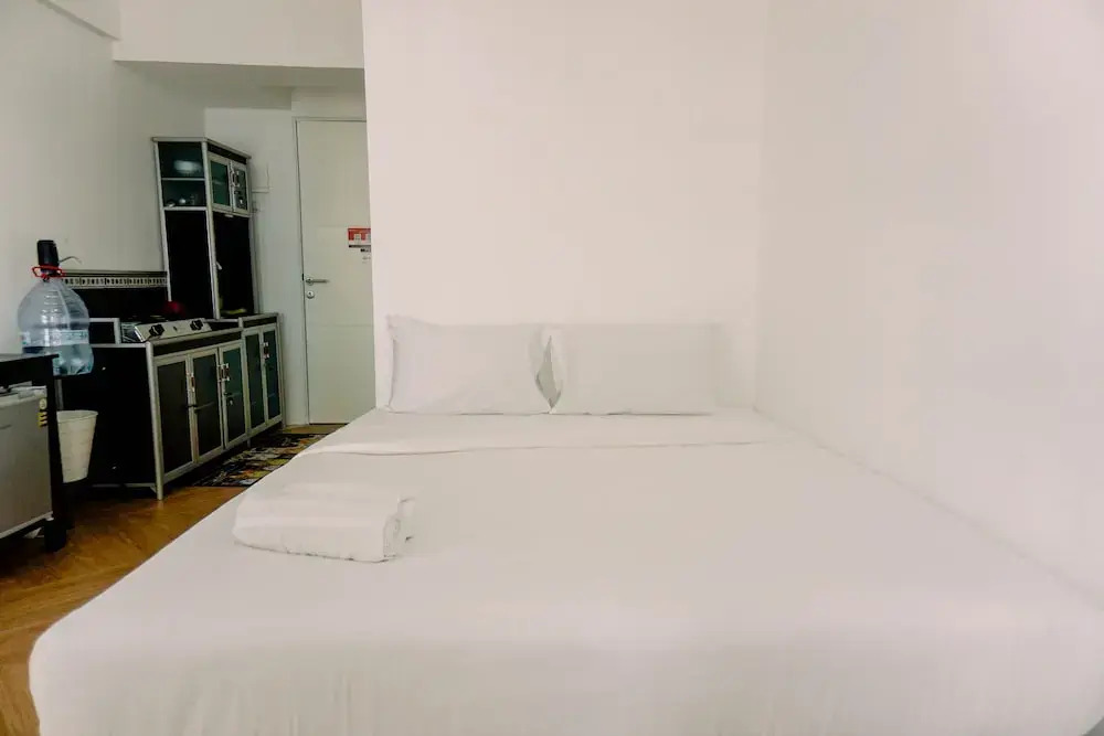 Южный Тангеранг: Warm And Simply Look Studio Room Urbantown Serpong Apartment