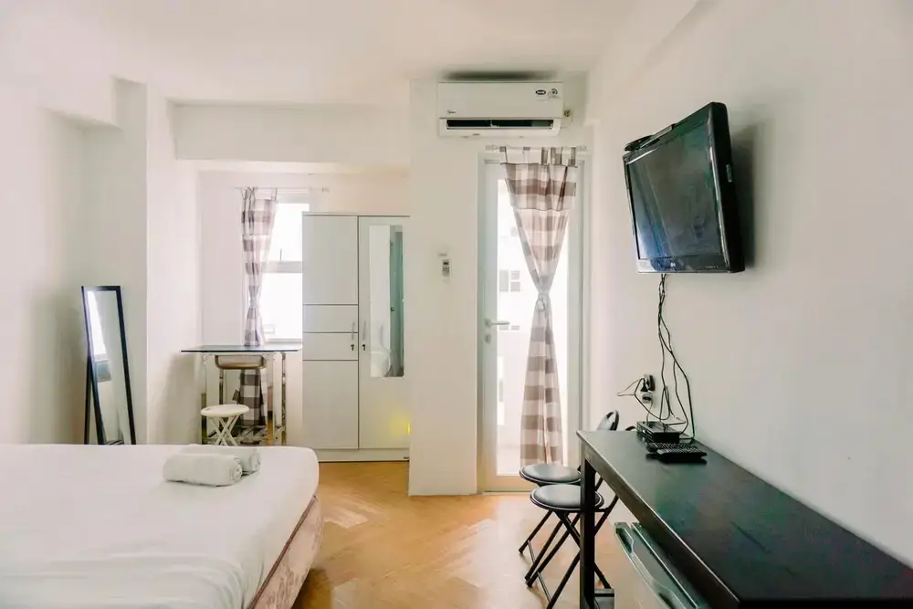Warm And Simply Look Studio Room Urbantown Serpong Apartment — фото 1