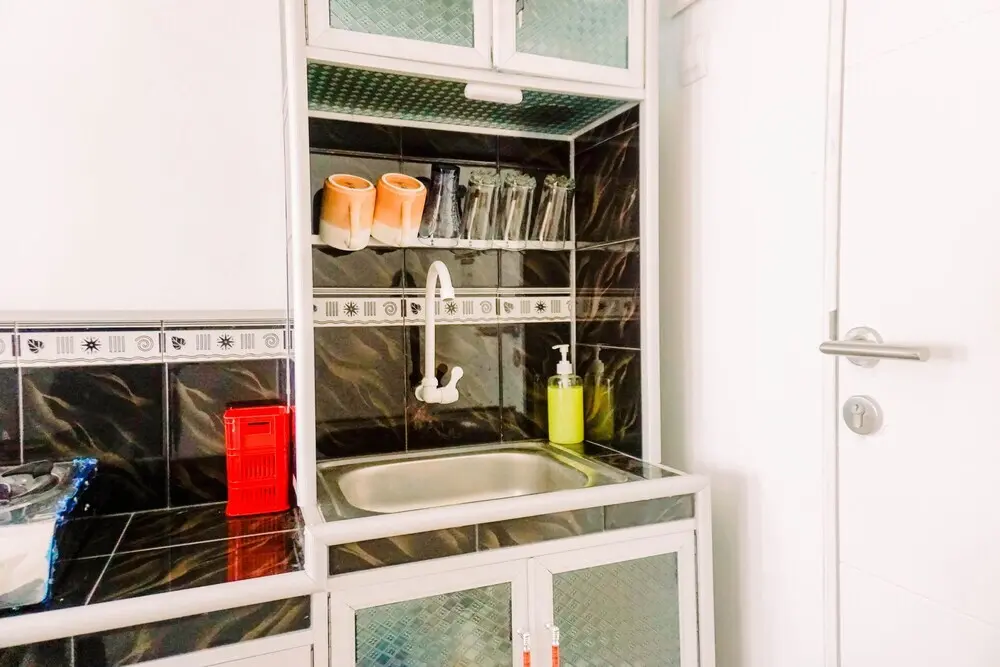 Южный Тангеранг: Warm And Simply Look Studio Room Urbantown Serpong Apartment