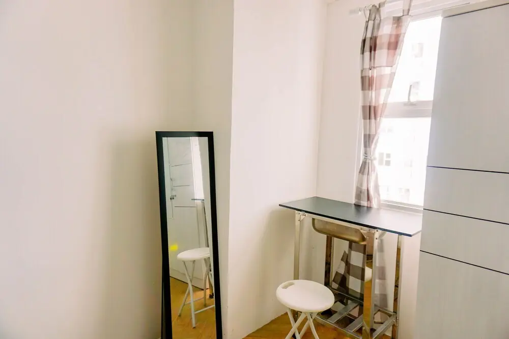 Южный Тангеранг: Warm And Simply Look Studio Room Urbantown Serpong Apartment