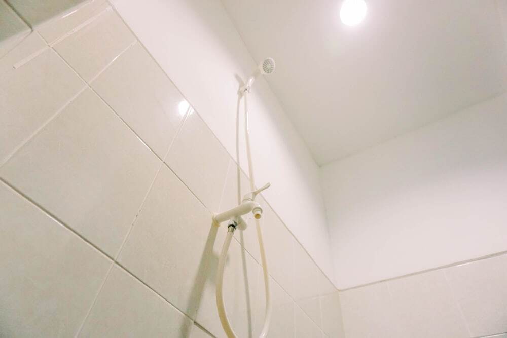 Южный Тангеранг: Warm And Simply Look Studio Room Urbantown Serpong Apartment