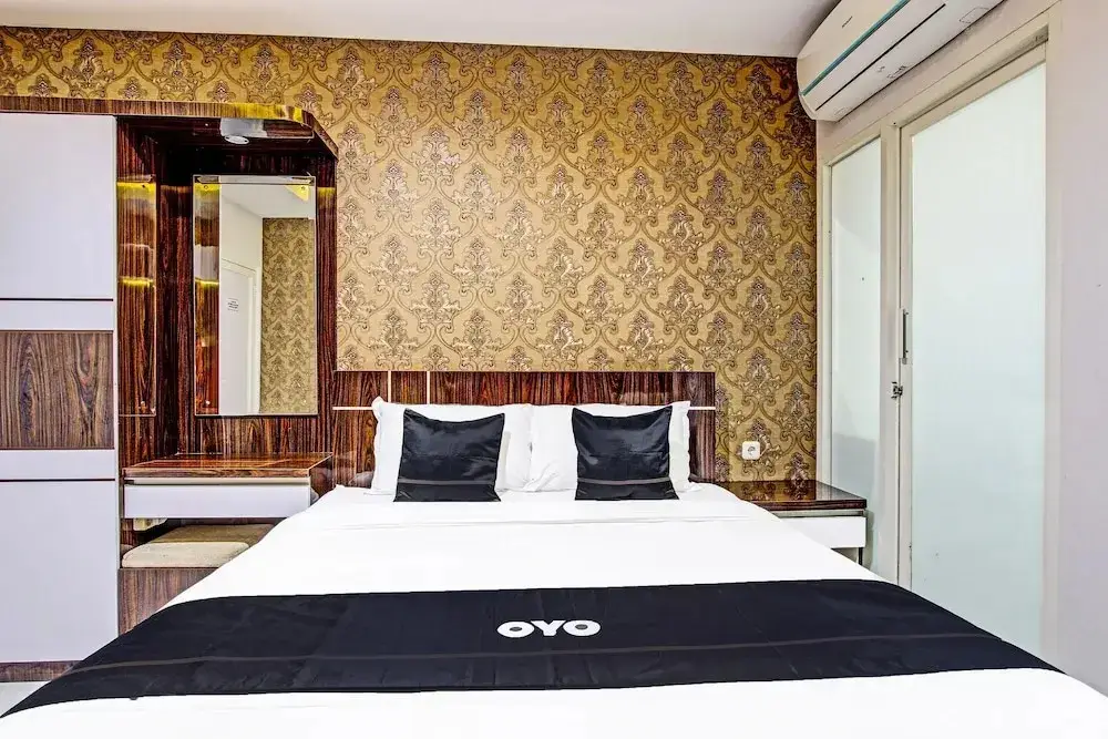 Депок: Super OYO Collection O 90253 DHelomi