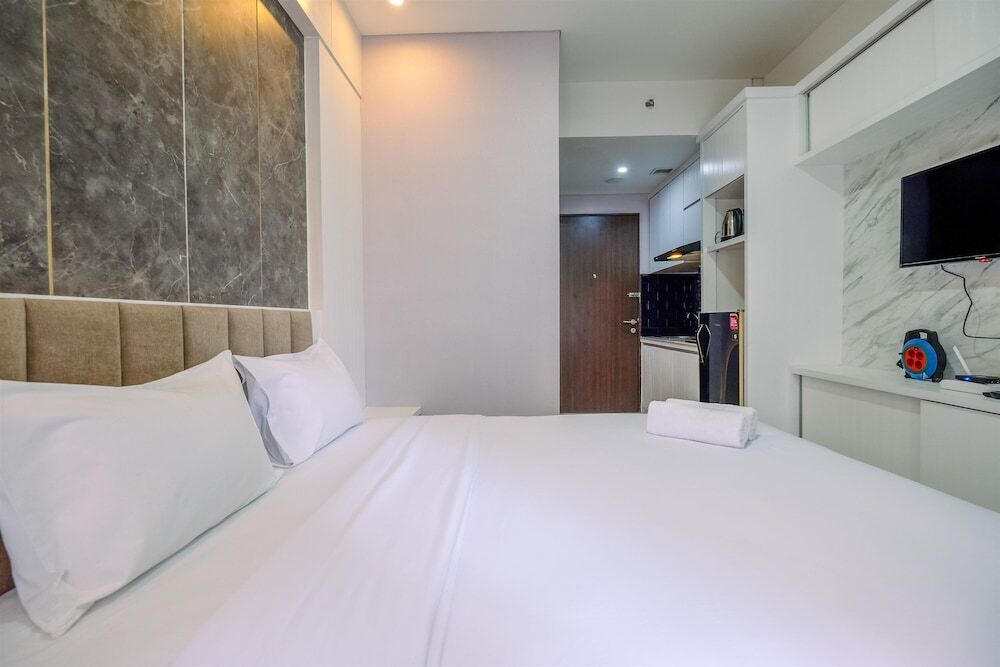 Депок: Best Deal And Comfortable Studio At Transpark Cibubur Apartment Near Mall