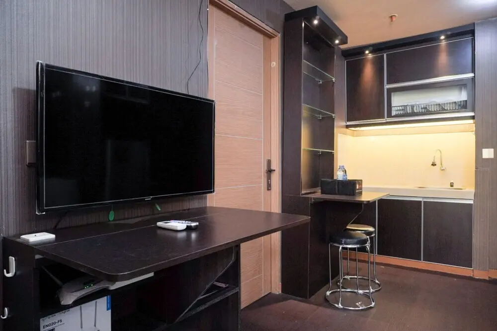 Джакарта: Elegant And Homey 1Br With Extra Room Palm Mansion Apartment