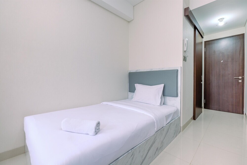 Депок: Best Cozy And Nice Studio At 1St Floor Transpark Cibubur Apartment