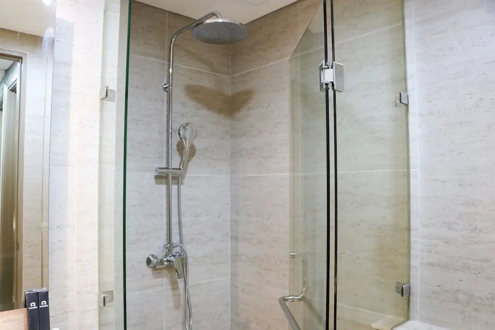 Джакарта: Elegant And Comfort 1Br Gold Coast Apartment