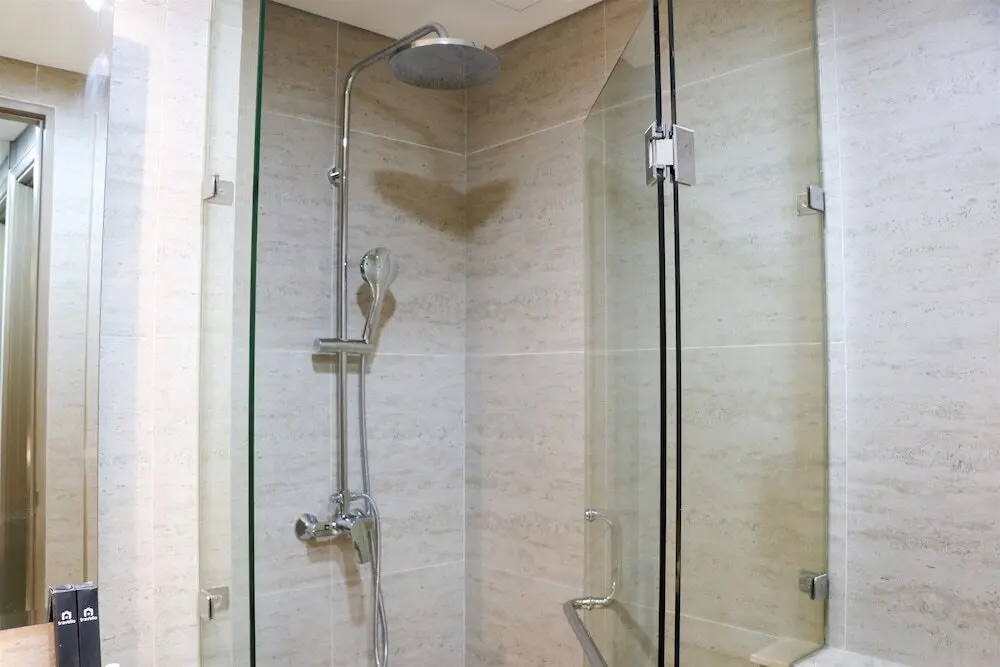 Джакарта: Elegant And Comfort 1Br Gold Coast Apartment