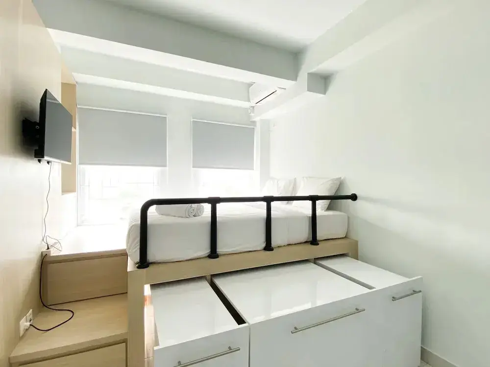 Бекаси: Simply Look Studio Room At Patraland Urbano Apartment