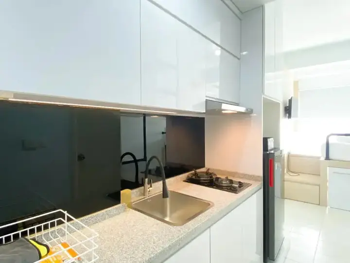 Бекаси: Simply Look Studio Room At Patraland Urbano Apartment