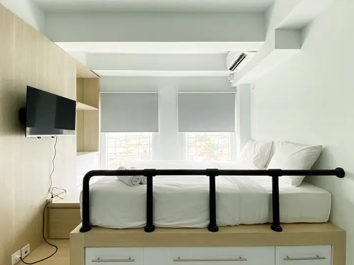 Бекаси: Simply Look Studio Room At Patraland Urbano Apartment